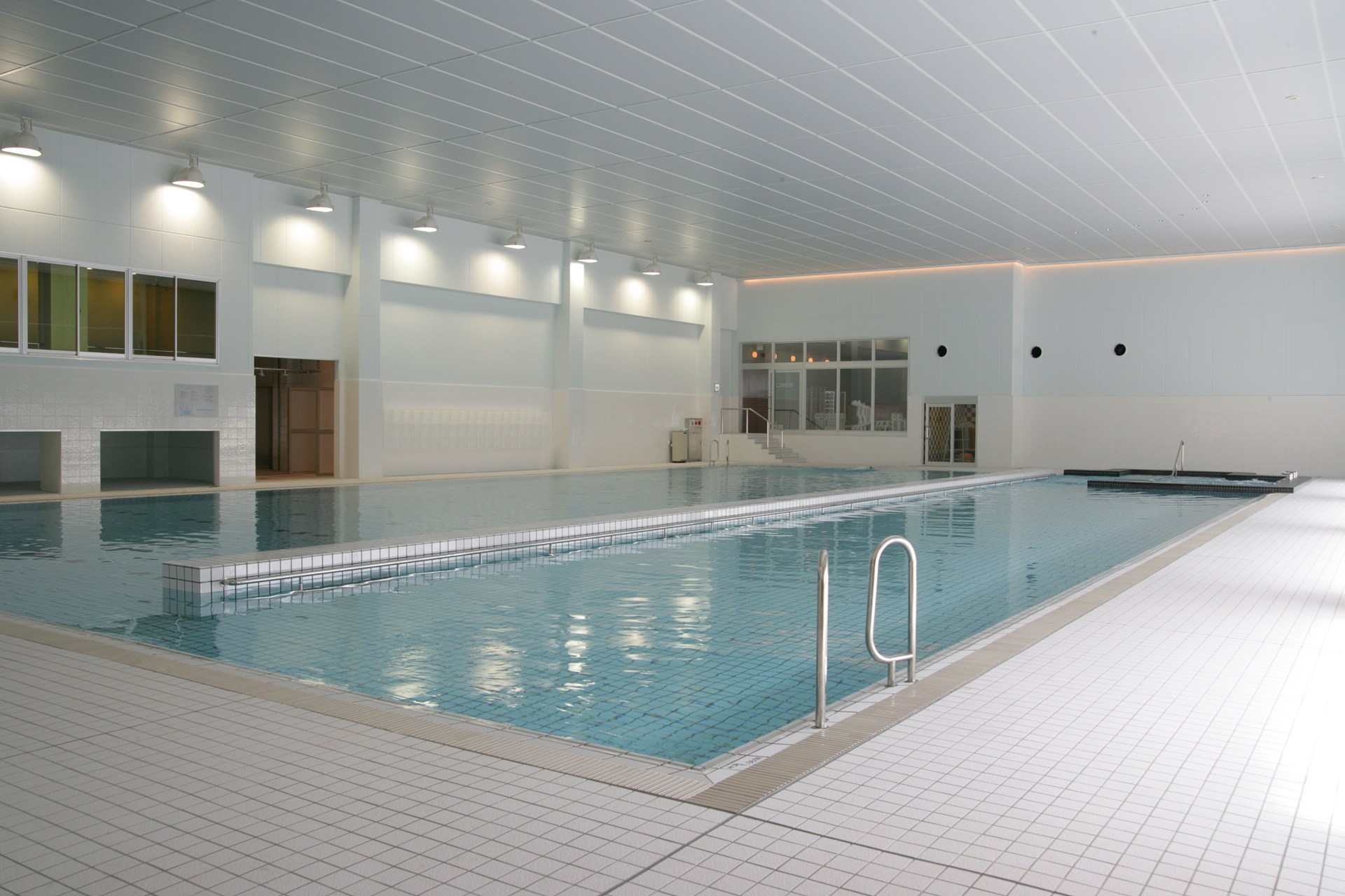 滑り止め加工のエクササイズプール